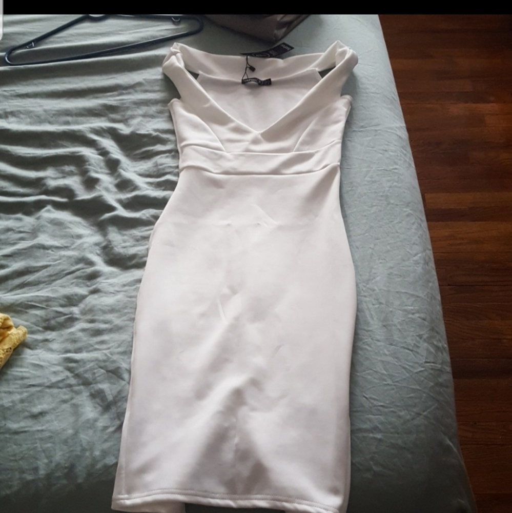 White midi sleeveless dress